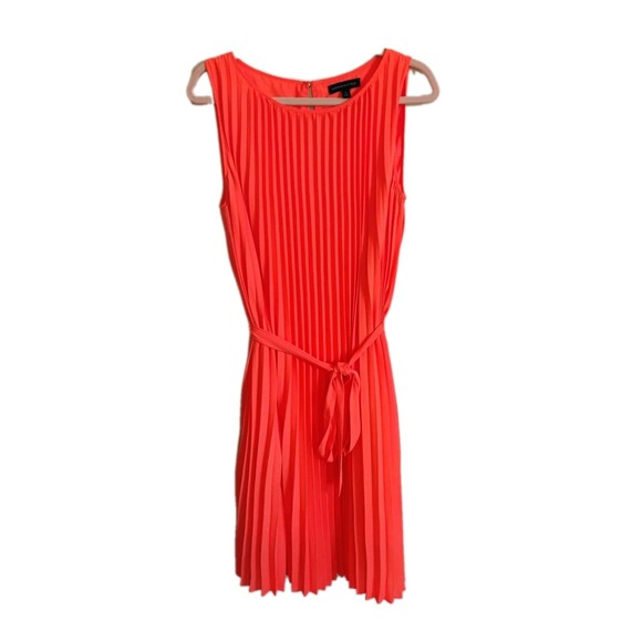Banana Republic Dresses & Skirts - Banana Republic Coral Pleated Sleeveless Tie Waist Dress Women's Size 6